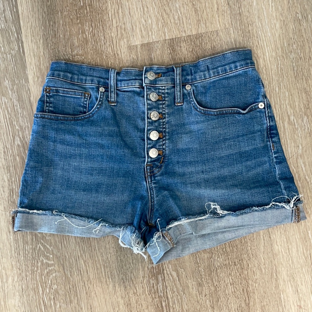Madewell high Rise denim short size 28 with button fly.